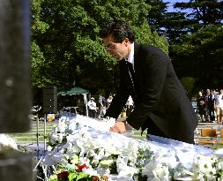 French envoy lays flowers at Nagasaki Peace Park