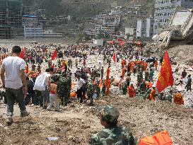 Rescuers search for missing people in China landslide