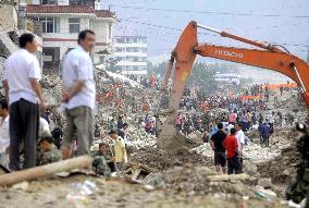 Deadly mudslides hit northwestern China