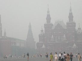 Red Square smoggy due to forest fires