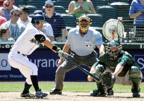 Ichiro plays against Oakland Athletics