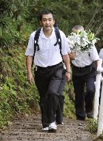 JAL President Onishi hikes up Osutaka ridge