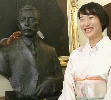 Novelist Soseki's bust unveiled at London museum