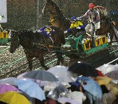 Top jockeys help slumping Hokkaido horse race
