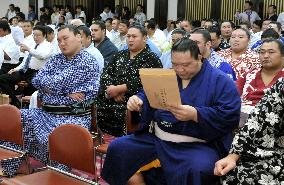 Wrestlers gather at sumo association meeting