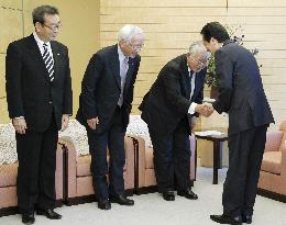 PM Kan meets with business leaders over surging yen