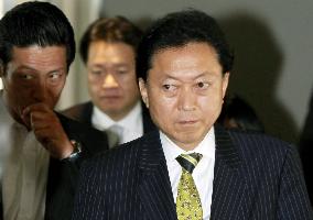 Ex-PM Hatoyama returns from Russia