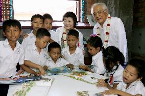 Ex-Hiroshima mayor at Cambodia peace library