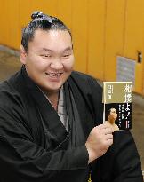 Hakuho's autobiography to be published in Sept.