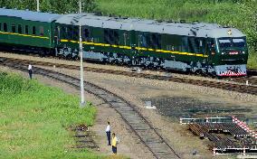 Train carrying N. Korea's Kim traveling toward border