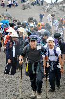 Mt. Fuji climbers hits record