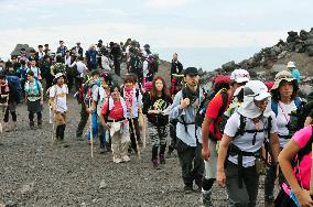 Mt. Fuji climbers hits record