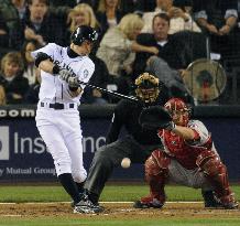 Ichiro singles against Angels