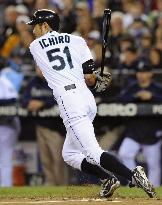 Ichiro singles against Angels