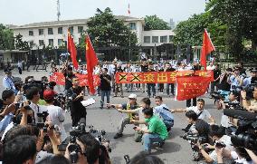 Beijing protest at Japan over island row