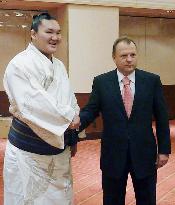 Judo chief meets sumo champion