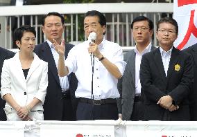 PM Kan takes to streets as DPJ leadership vote nears