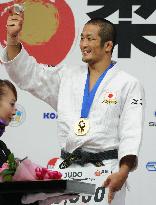 Japan's Akimoto wins gold at world judo c'ships