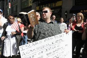 Protestor against Islamic center project near Ground Zero