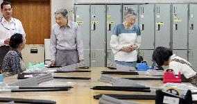 Emperor, empress visit job center for senior citizens