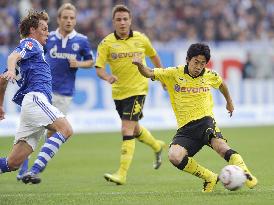 Dortmund's Kagawa shines against Schalke