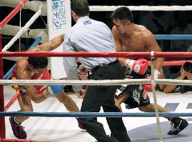 Uchiyama defends super featherweight title