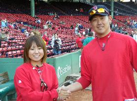 Red Sox's Matsuzaka meets 'Knuckle Princess' Yoshida