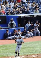 Ichiro reaches 200 hits for 10th straight season