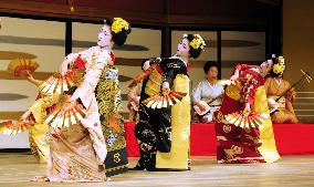 'Maiko' in Kyoto prepare for dance performance