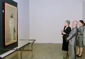 Empress views art