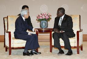 Emperor Akihito meets Ghanaian President Mills