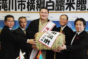 Rice for Hakuho's hometown