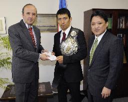Japan boxer offers aid to Chile