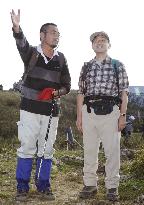Crown Prince Naruhito hikes up Mt. Ibuki