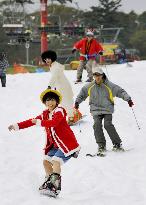 Season's 1st ski slope opens in Japan