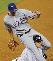 Rangers rout Yankees in Game 3
