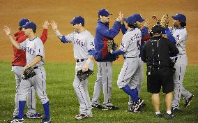 Rangers rout Yankees in Game 3