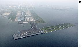 Haneda airport's new runway