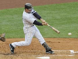 Yankees rout Rangers in Game 5