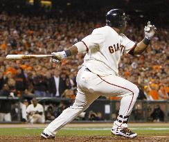 Giants beat Phillies in Game 4