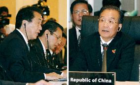 Kan, Wen at trilateral meeting in Hanoi