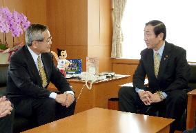 Nobel laureate Negishi meets education minister Takaki