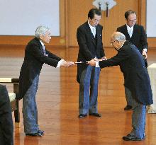 Nuclear physicist Arima receives Order of Culture