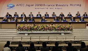 APEC financial chiefs vow to cut global imbalances