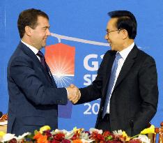 Russian President Medvedev and S. Korean President Lee