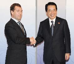 Kan, Medvedev at APEC summit