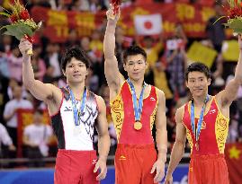 China's Zhang wins gold in men's horizontal bar