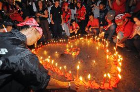 Thai demonstrators remember victims