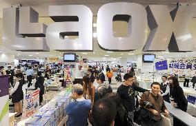 Laox opens as 1st home electronics store in Ginza