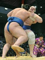 Baruto beats Tochinoshin
